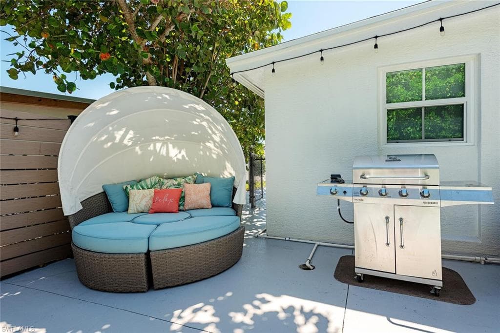 1971 Holiday Ln, Naples, FL 34104-13