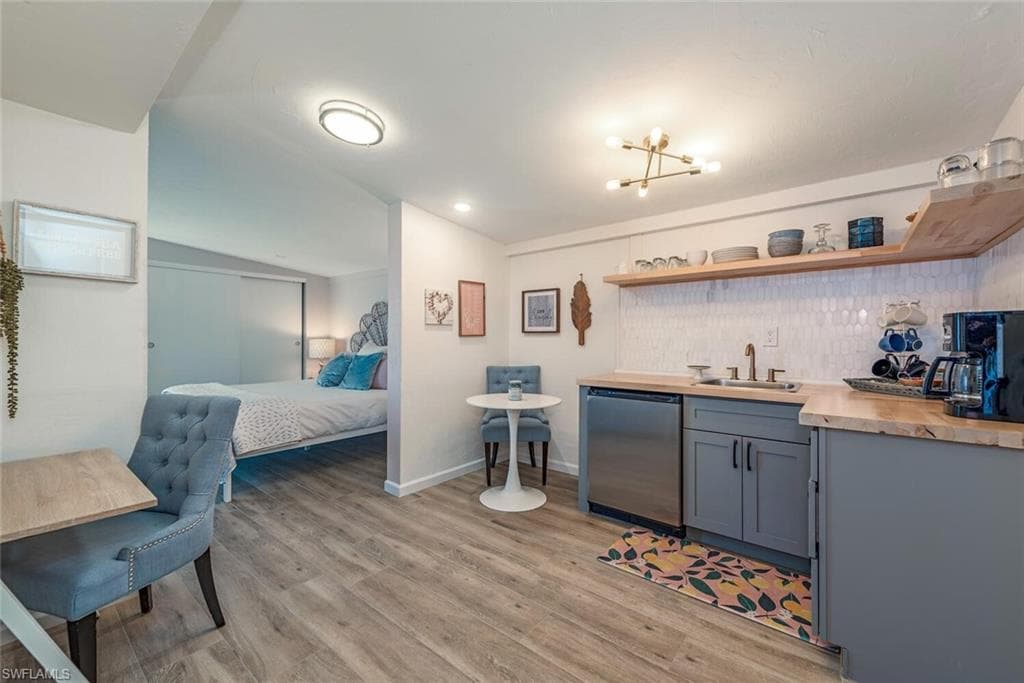 1971 Holiday Ln, Naples, FL 34104-21