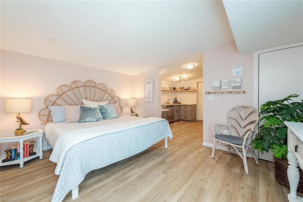 1971 Holiday Ln, Naples, FL 34104-23