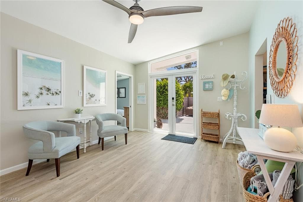 1971 Holiday Ln, Naples, FL 34104-3