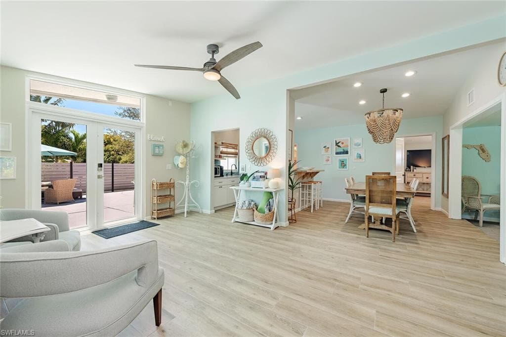 1971 Holiday Ln, Naples, FL 34104-4