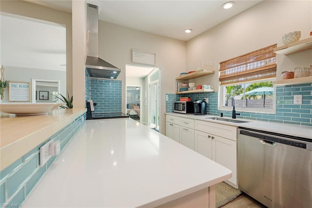 1971 Holiday Ln, Naples, FL 34104-6