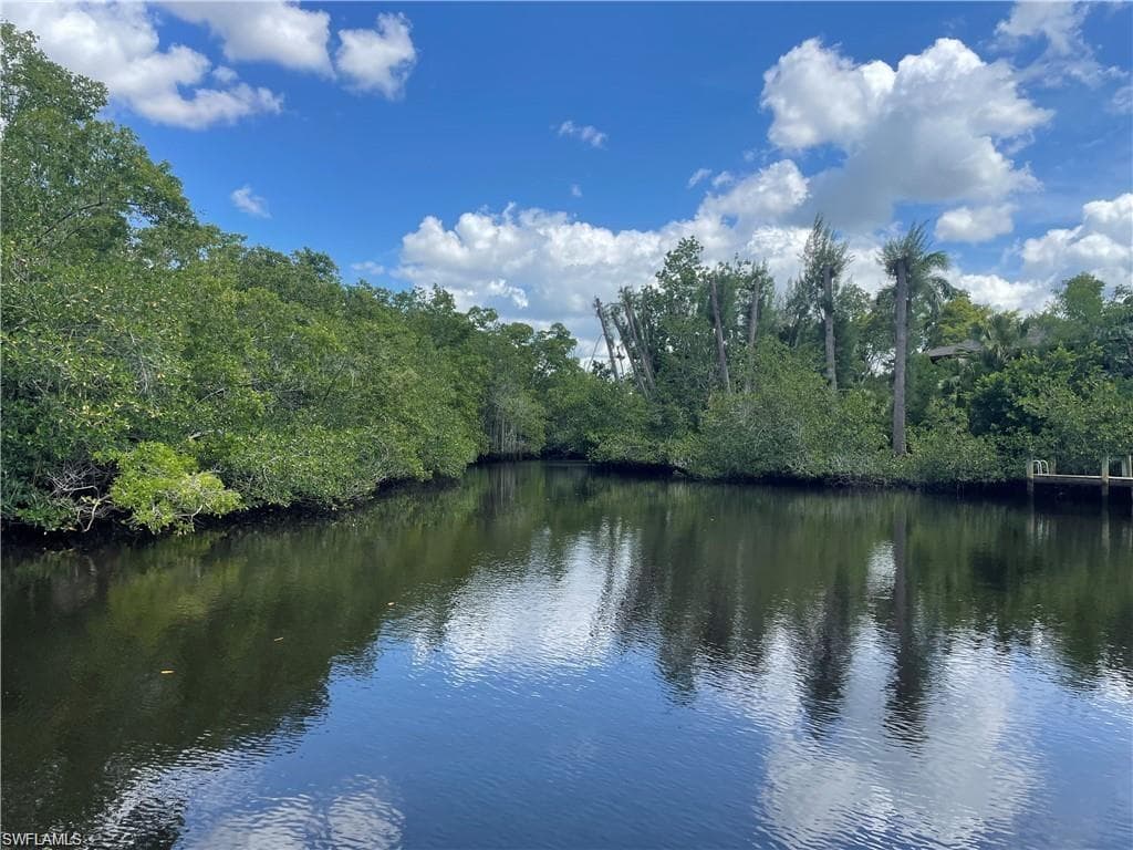 1550 13th Ave N, Naples, FL 34102-2