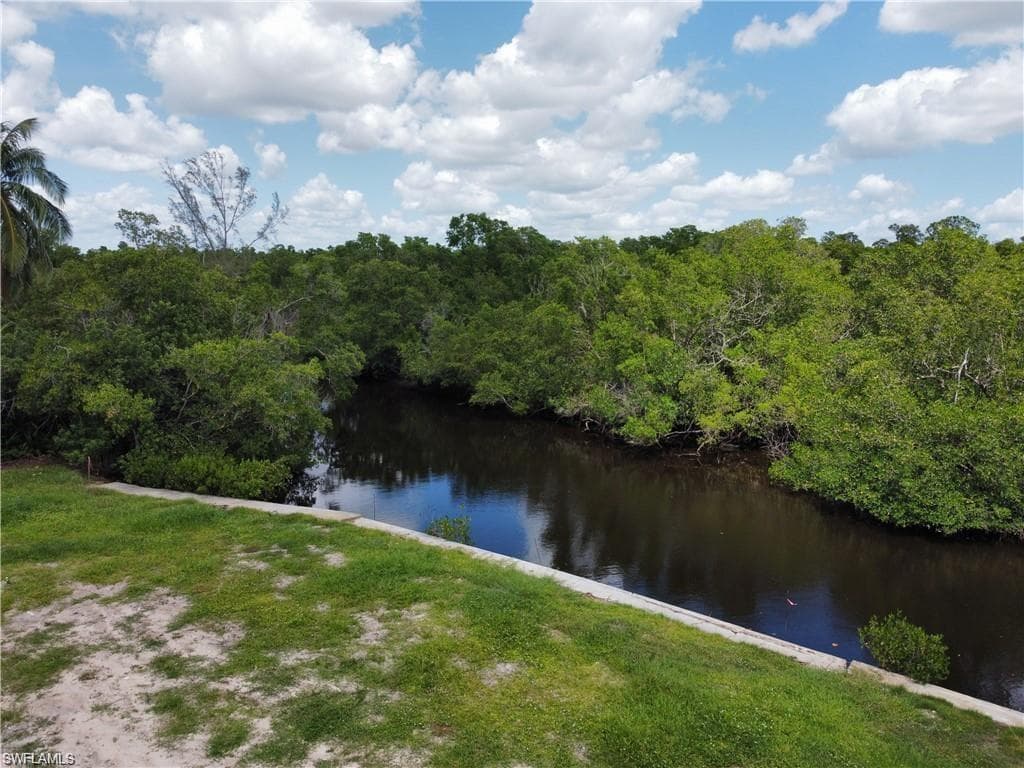 1550 13th Ave N, Naples, FL 34102-7