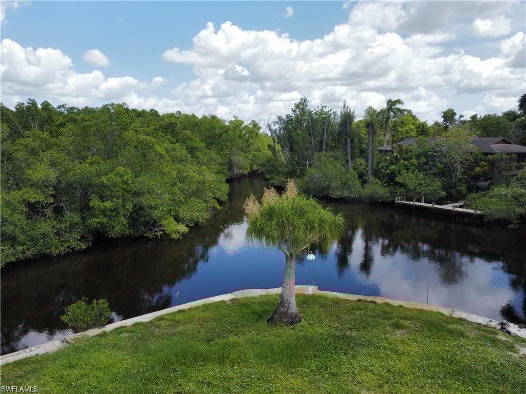 1550 13th Ave N, Naples, FL 34102-8