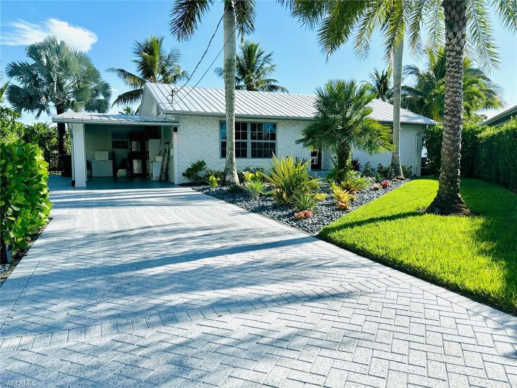 2672 Gulfview Dr, Naples, FL 34112-4