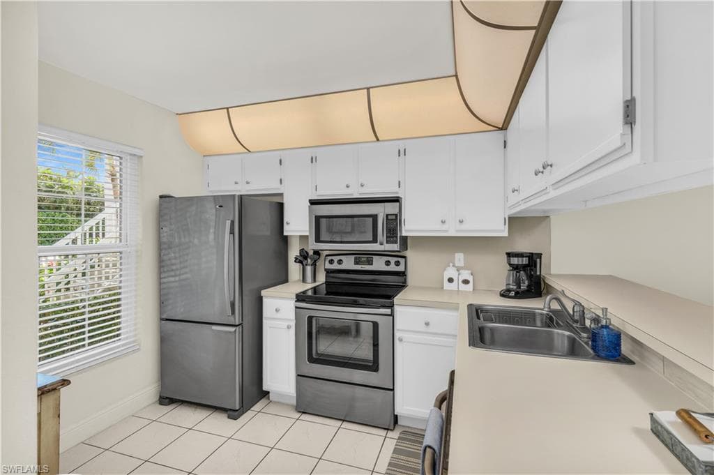 661 Elkcam Cir 911, Marco Island, FL 34145-4