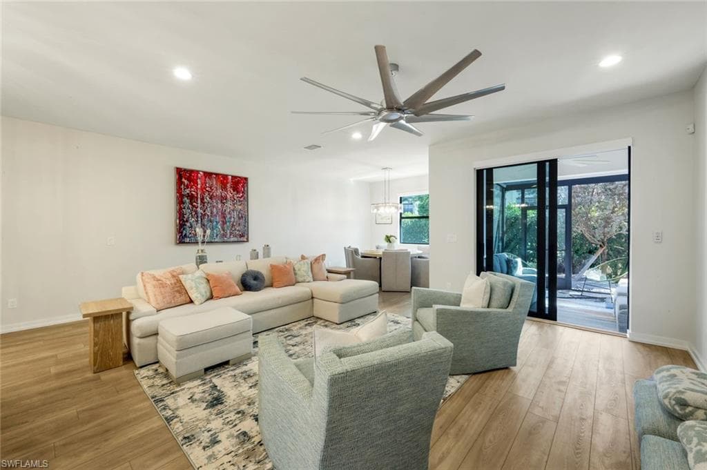 13058 Pembroke Dr, Naples, FL 34105-8