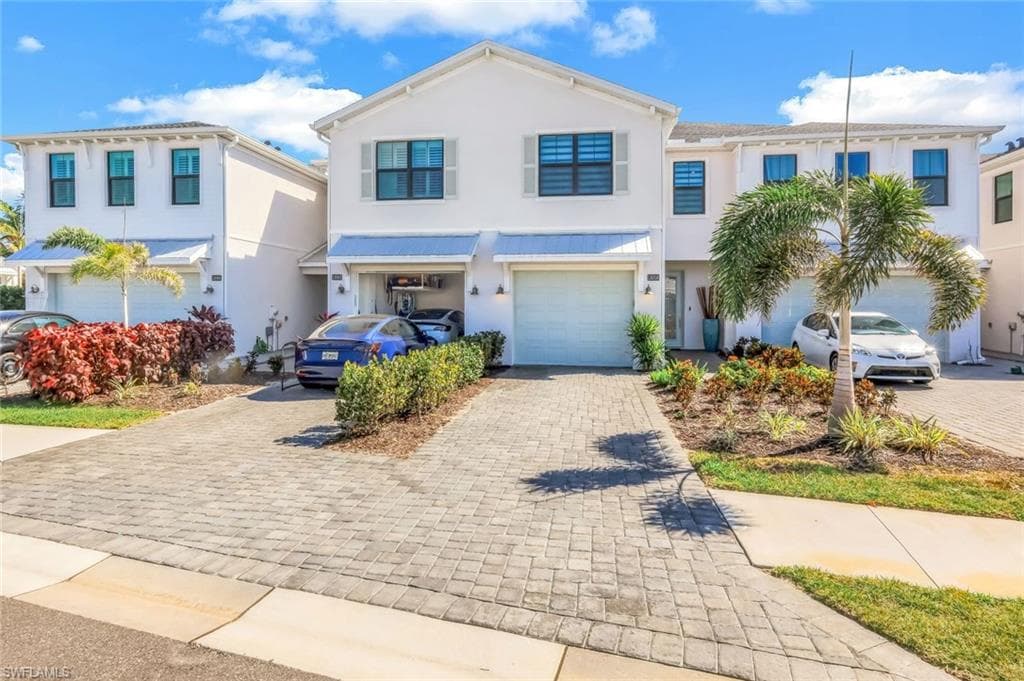 13058 Pembroke Dr, Naples, FL 34105-5