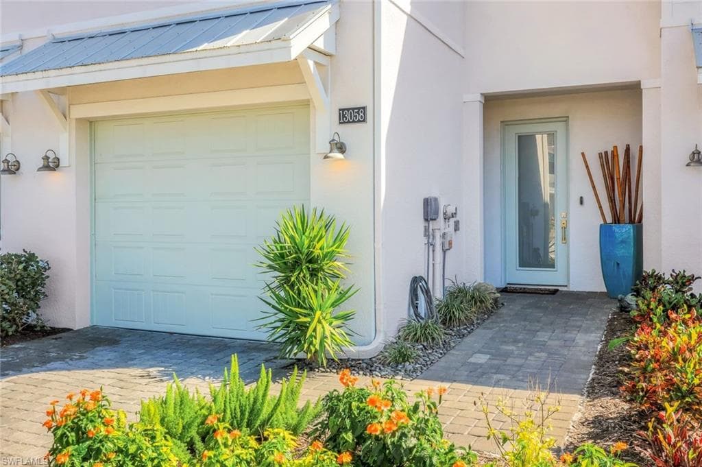13058 Pembroke Dr, Naples, FL 34105-6