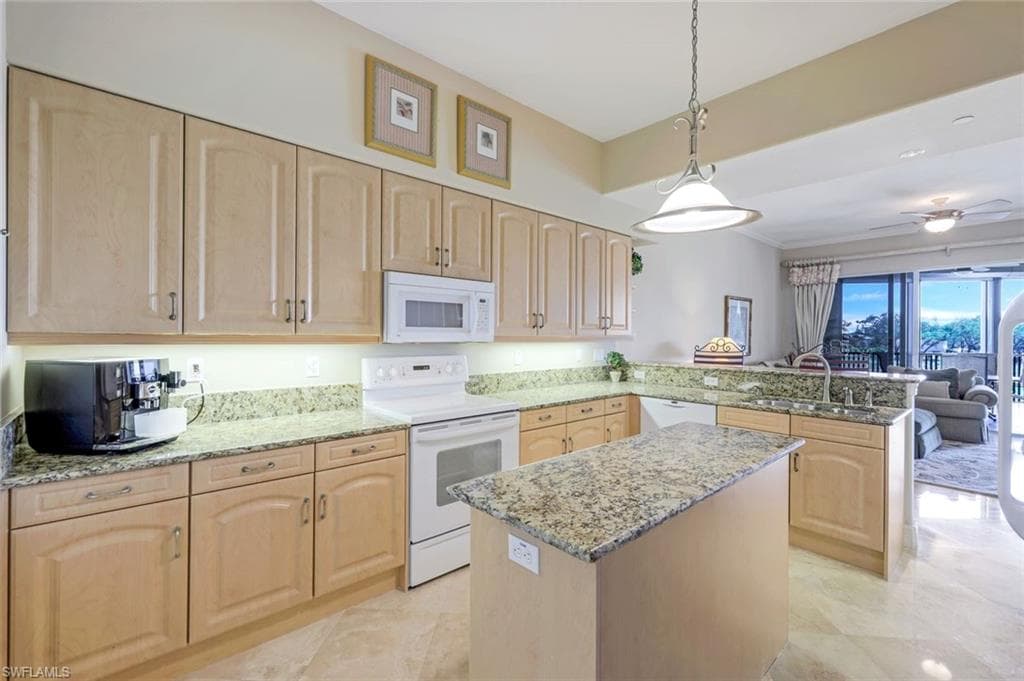 560 El Camino Real 1202, Naples, FL 34119-9
