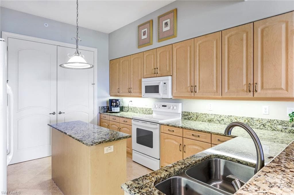 560 El Camino Real 1202, Naples, FL 34119-10