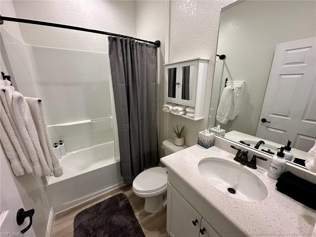 926 23rd Pl, Cape Coral, FL 33990-37