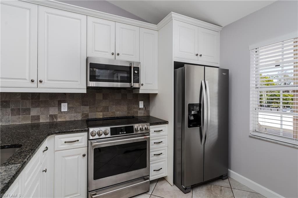 1706 Kings Lake Blvd 203, Naples, FL 34112-4