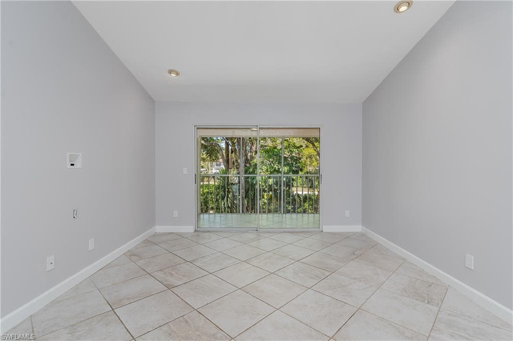 1706 Kings Lake Blvd 203, Naples, FL 34112-7
