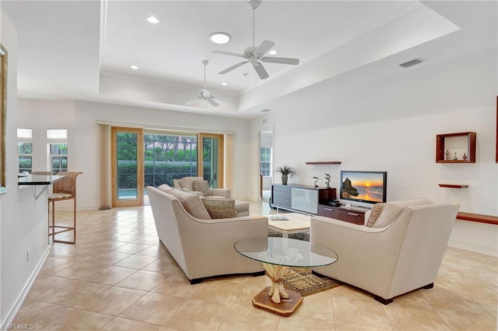 4850 Europa Dr, Naples, FL 34105-4