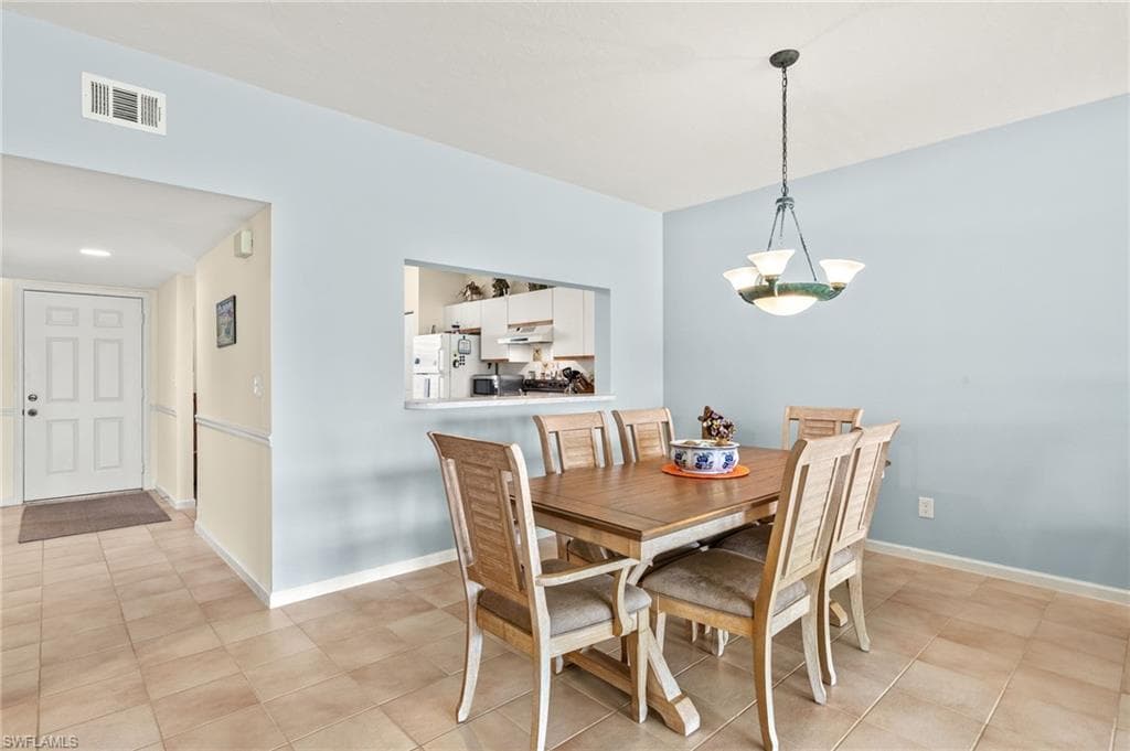 550 Saratoga Cir E104, Naples, FL 34104-10