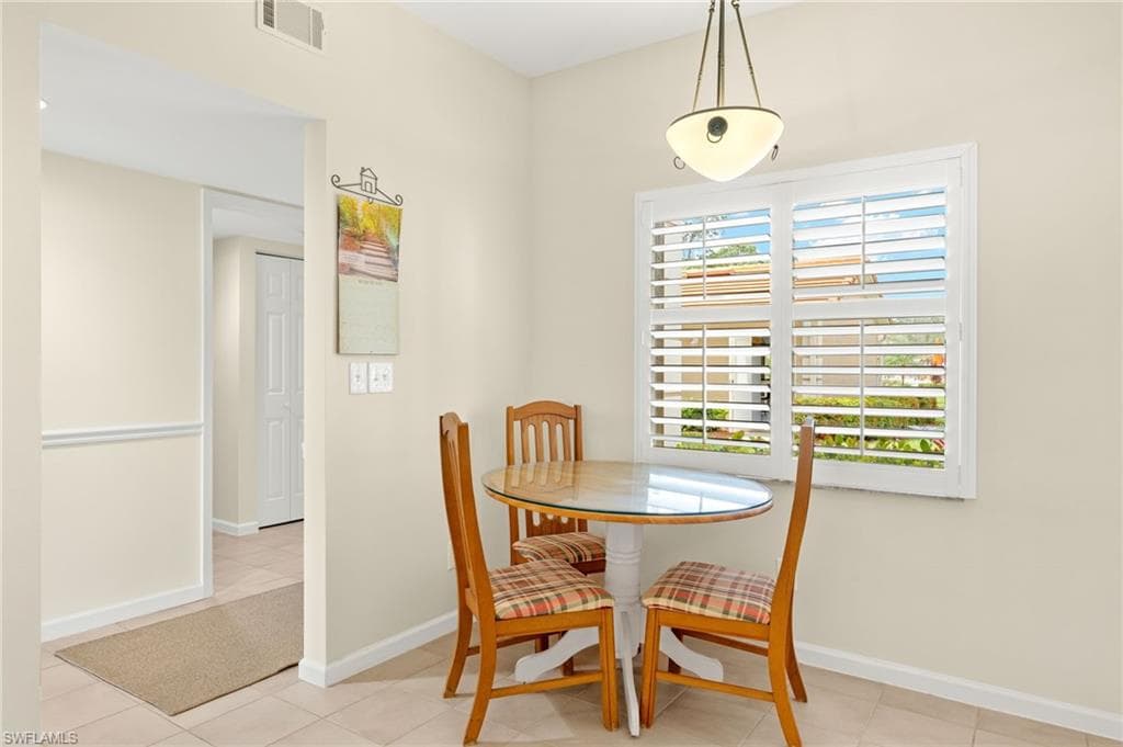 550 Saratoga Cir E104, Naples, FL 34104-16
