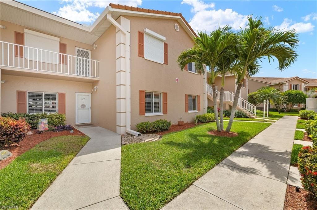 550 Saratoga Cir E104, Naples, FL 34104-3