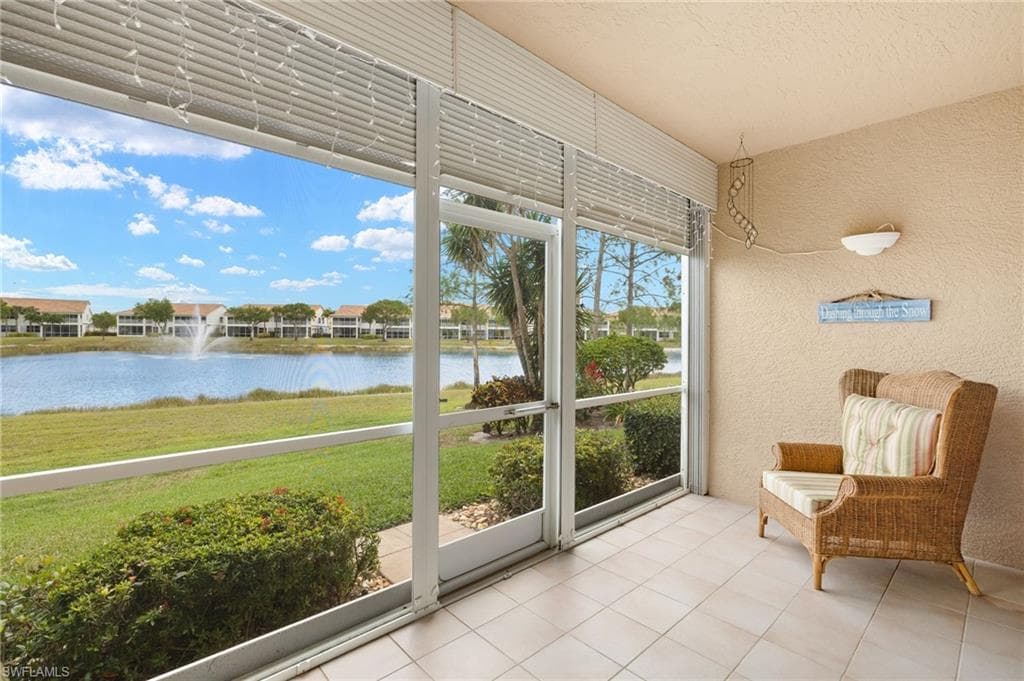 550 Saratoga Cir E104, Naples, FL 34104-5