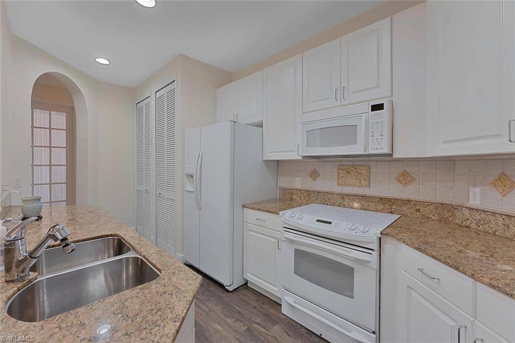 1360 Sweetwater Cv 102, Naples, FL 34110-5