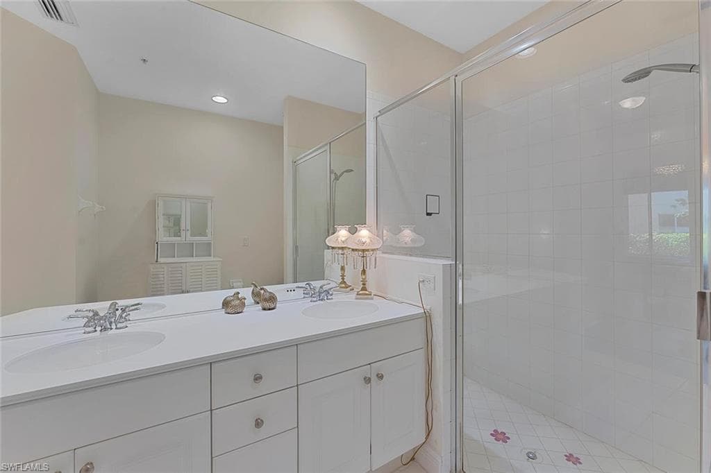 1360 Sweetwater Cv 102, Naples, FL 34110-8