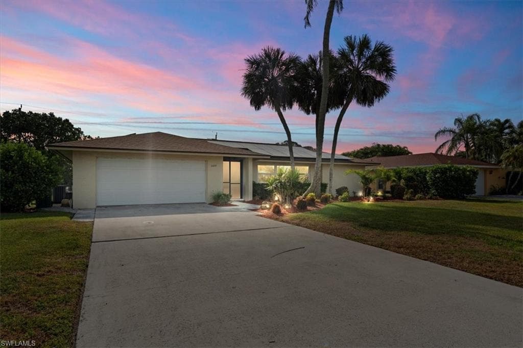 4419 Lakewood Blvd, Naples, FL 34112-1