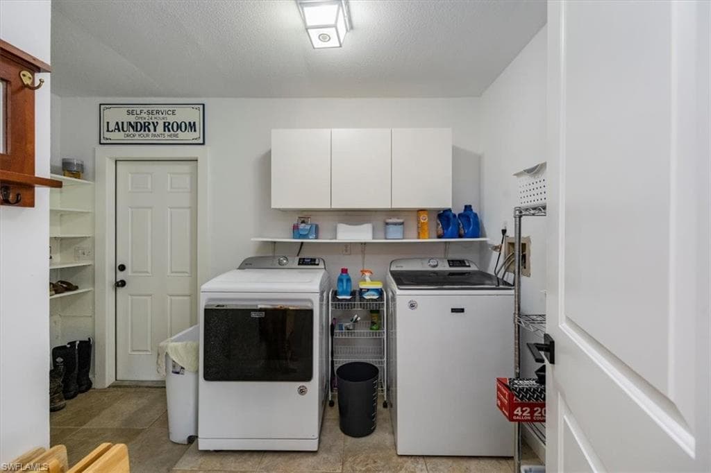 27111 Edgewood St, Bonita Springs, FL 34135-22