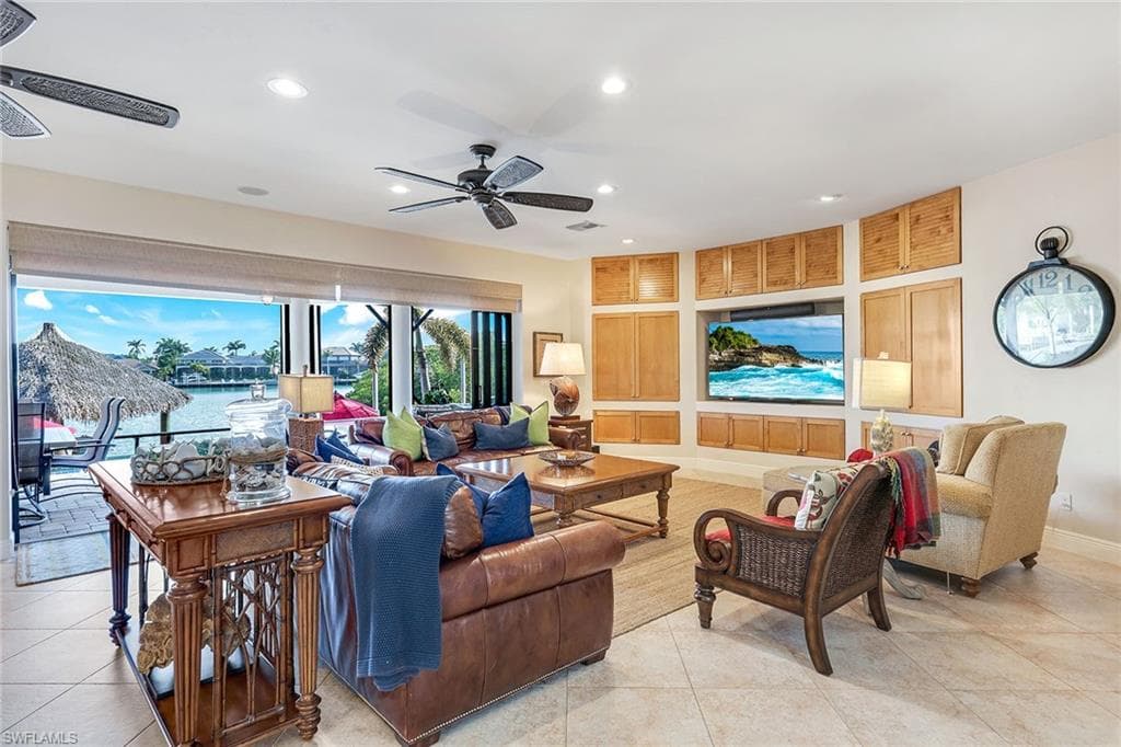 685 Embassy Ct, Marco Island, FL 34145-11
