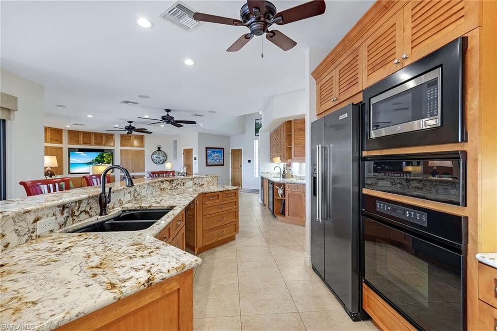 685 Embassy Ct, Marco Island, FL 34145-13
