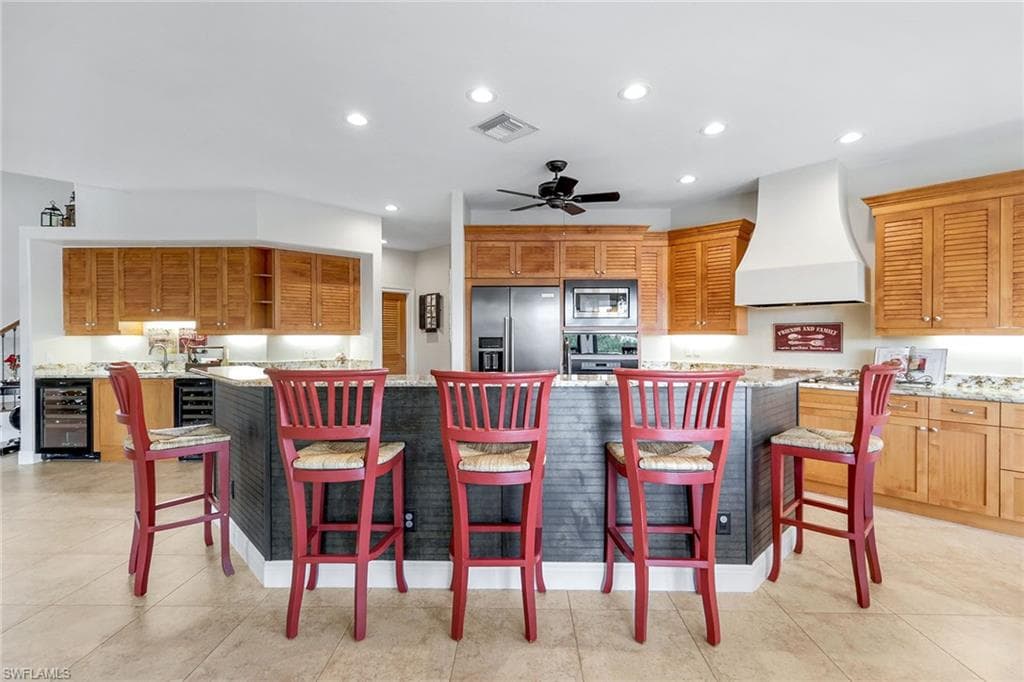 685 Embassy Ct, Marco Island, FL 34145-15