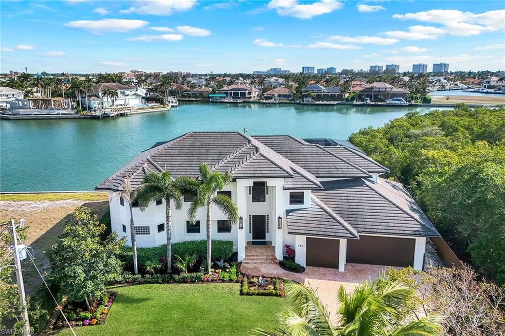 685 Embassy Ct, Marco Island, FL 34145-1
