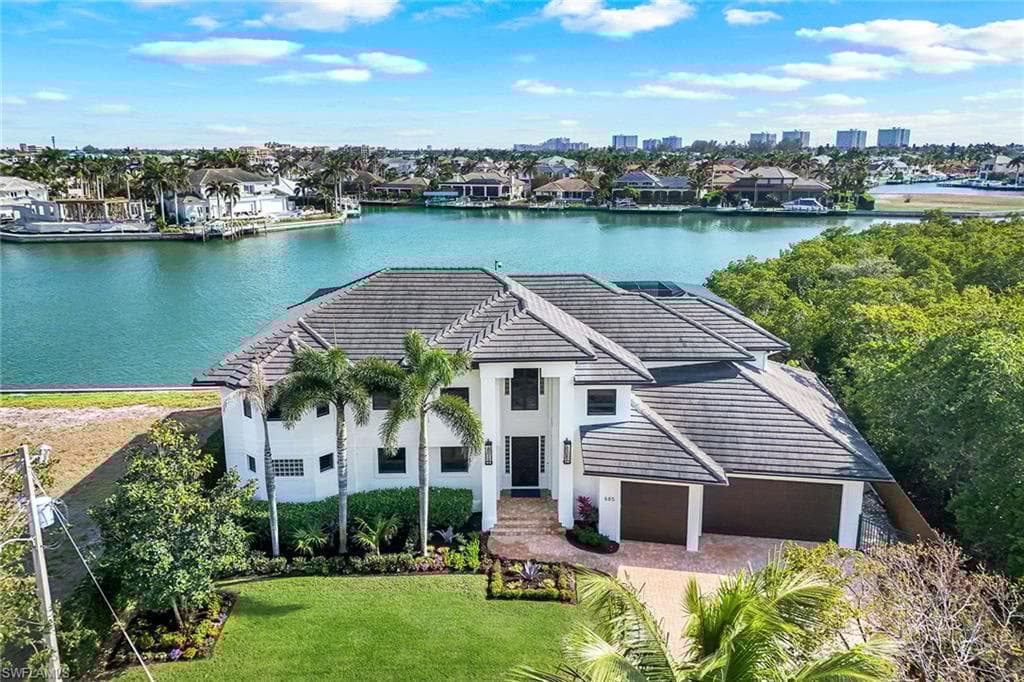 685 Embassy Ct, Marco Island, FL 34145-1