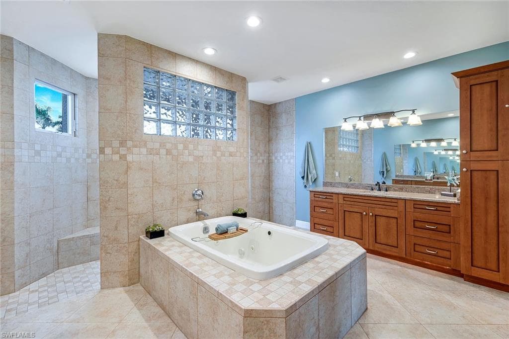 685 Embassy Ct, Marco Island, FL 34145-20