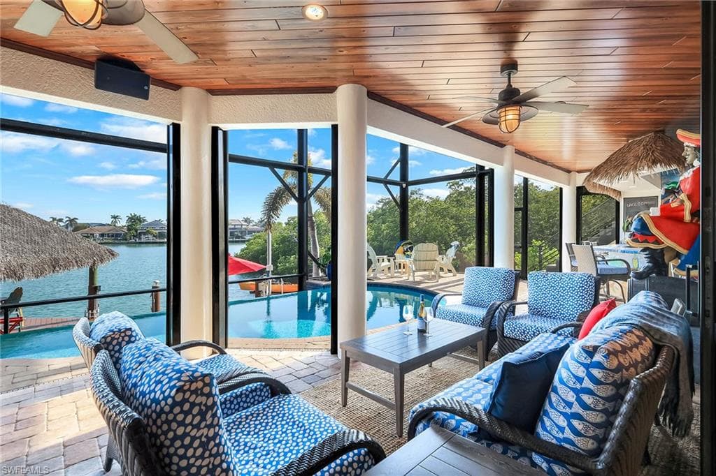 685 Embassy Ct, Marco Island, FL 34145-21