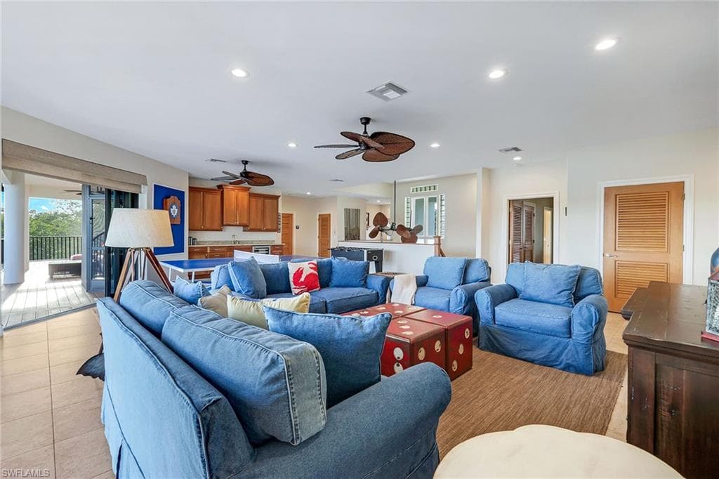 685 Embassy Ct, Marco Island, FL 34145-31