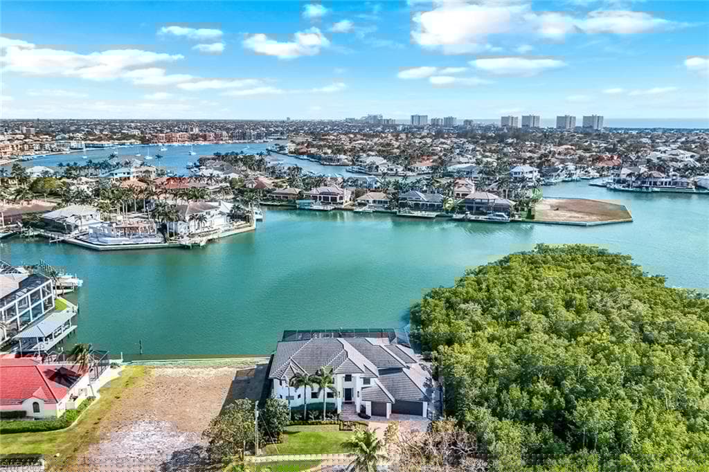 685 Embassy Ct, Marco Island, FL 34145-3