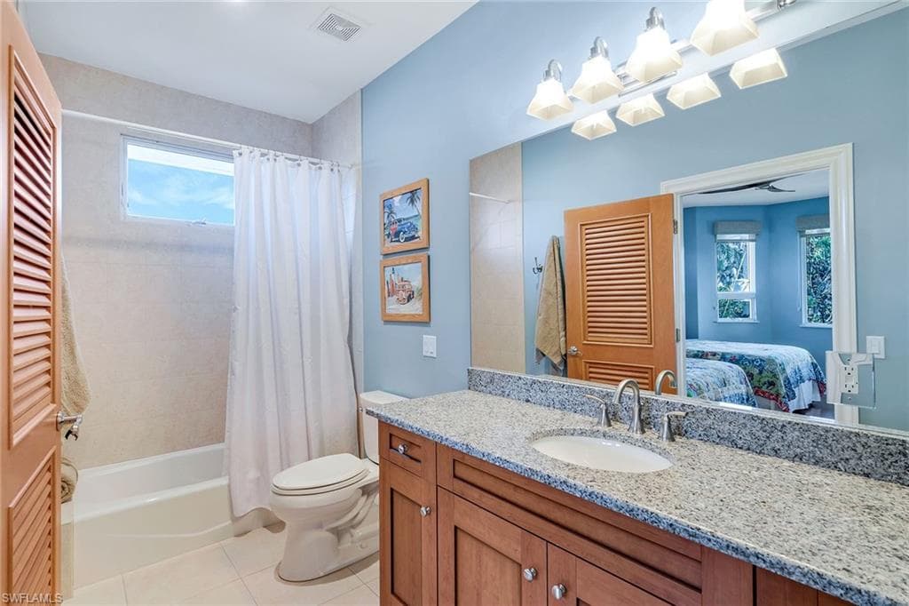 685 Embassy Ct, Marco Island, FL 34145-41