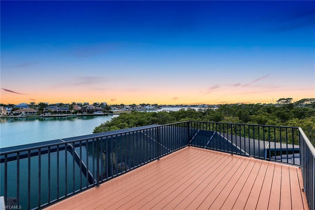 685 Embassy Ct, Marco Island, FL 34145-44