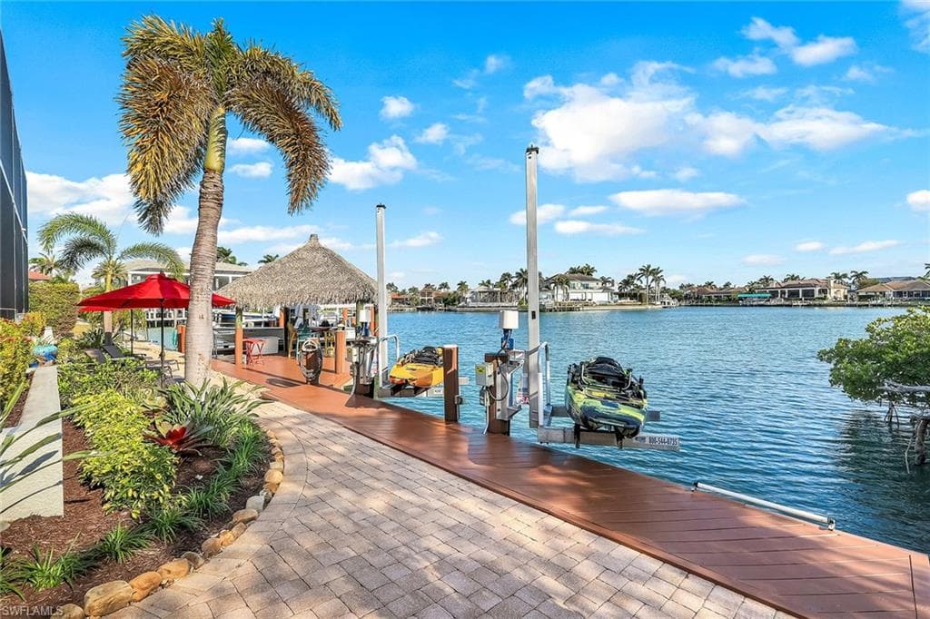 685 Embassy Ct, Marco Island, FL 34145-46
