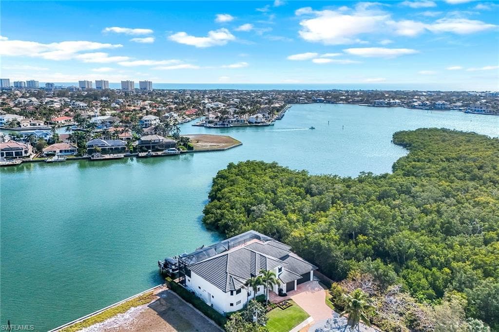 685 Embassy Ct, Marco Island, FL 34145-4