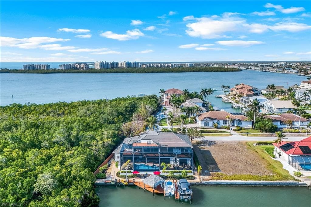 685 Embassy Ct, Marco Island, FL 34145-51