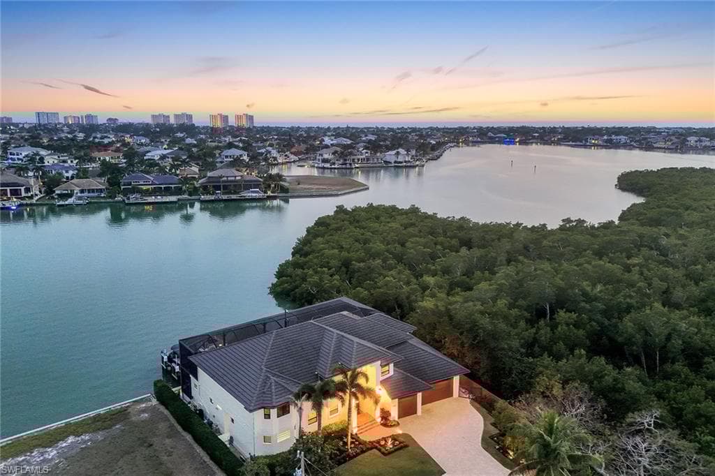 685 Embassy Ct, Marco Island, FL 34145-5