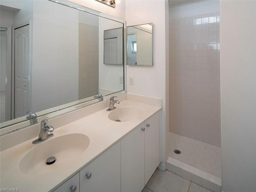 5347 Whitten Dr 88, Naples, FL 34104-10