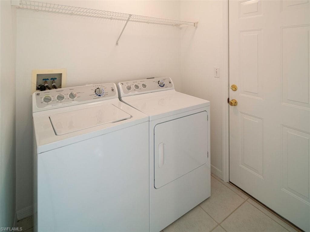 5347 Whitten Dr 88, Naples, FL 34104-18