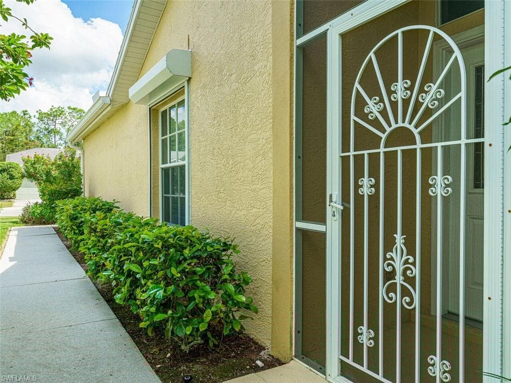 5347 Whitten Dr 88, Naples, FL 34104-19