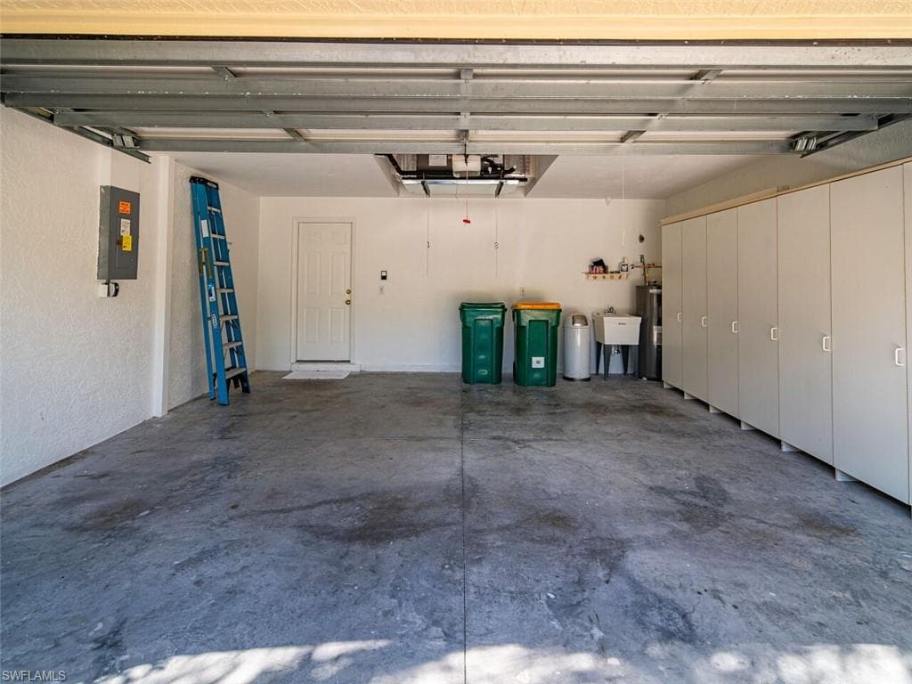 5347 Whitten Dr 88, Naples, FL 34104-21