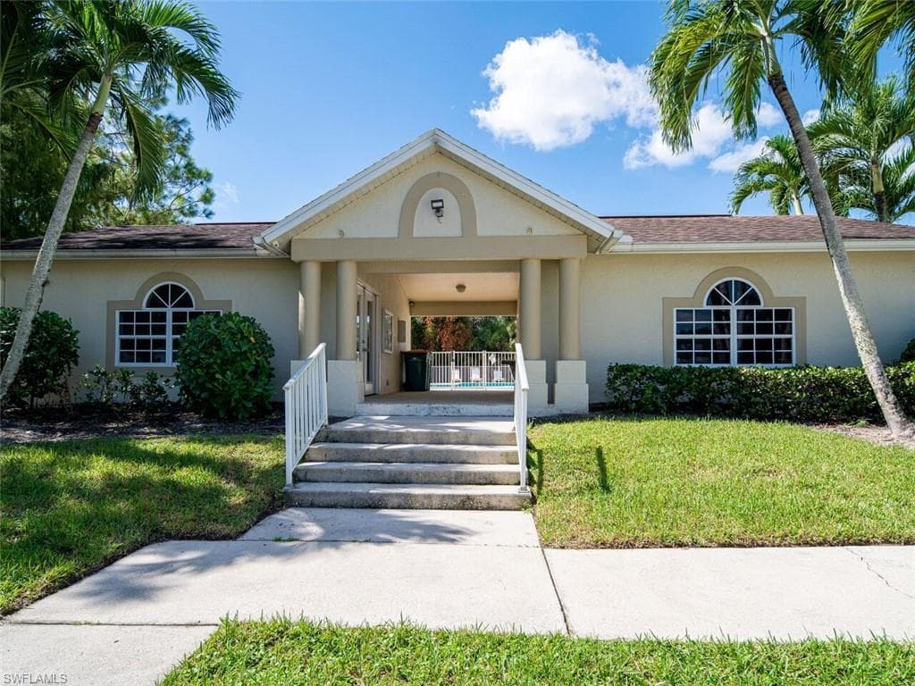 5347 Whitten Dr 88, Naples, FL 34104-26