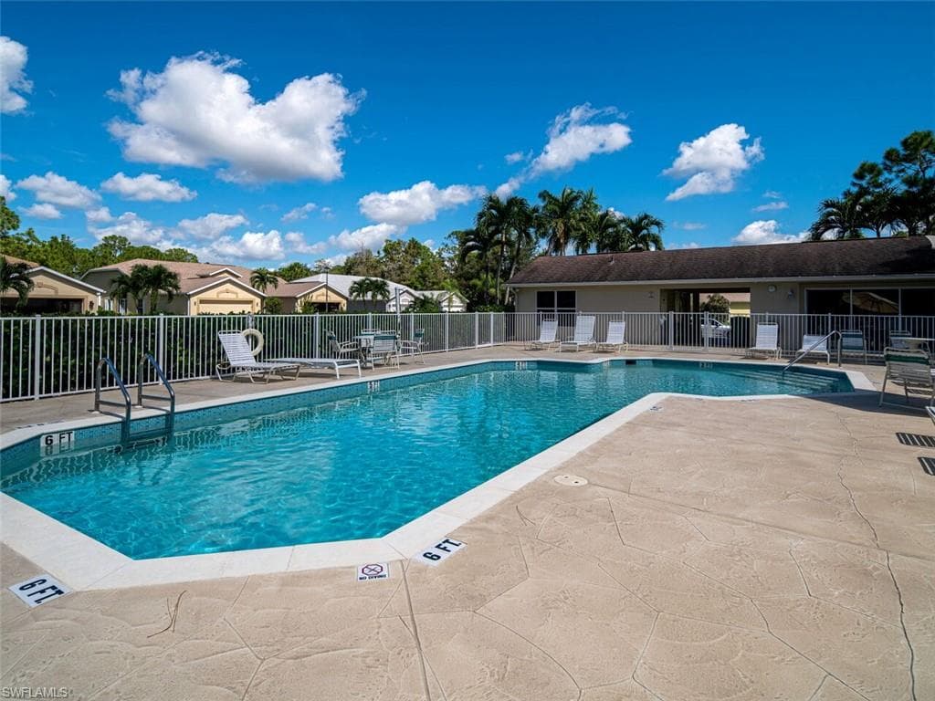 5347 Whitten Dr 88, Naples, FL 34104-27