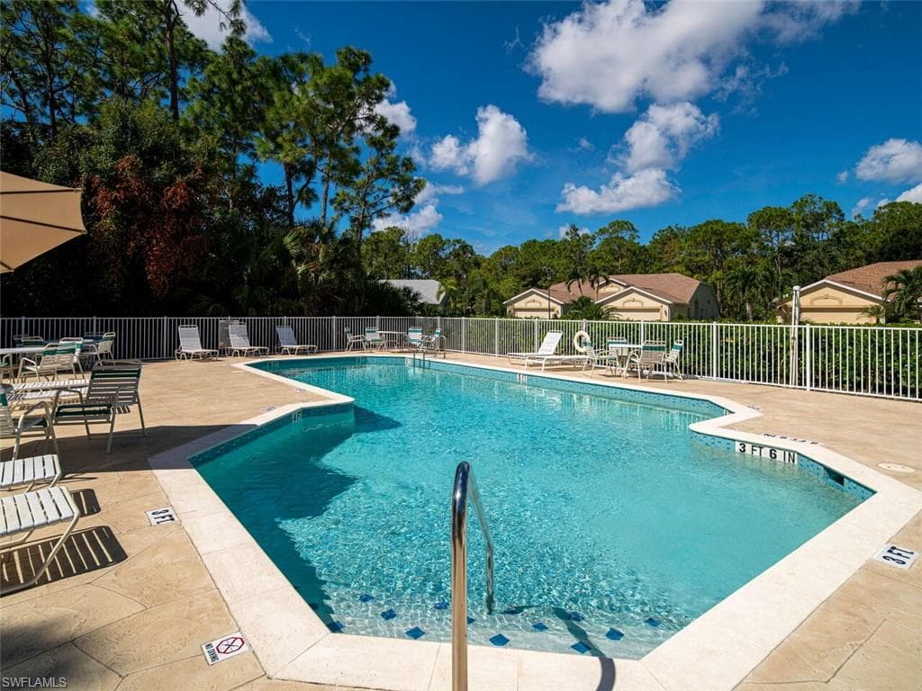 5347 Whitten Dr 88, Naples, FL 34104-28